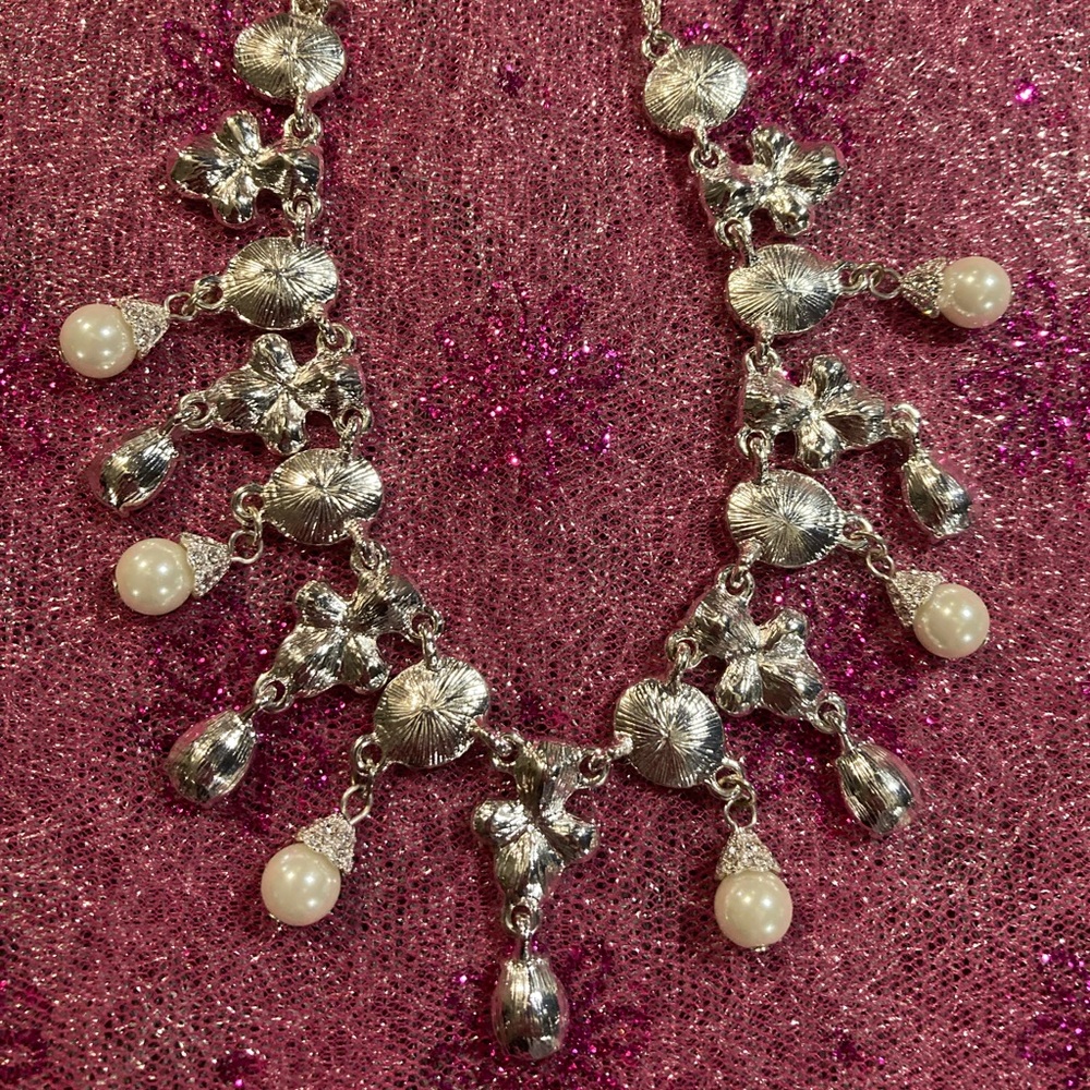 Vintage Crystals & Pearls Necklace - Picture 6 of 8